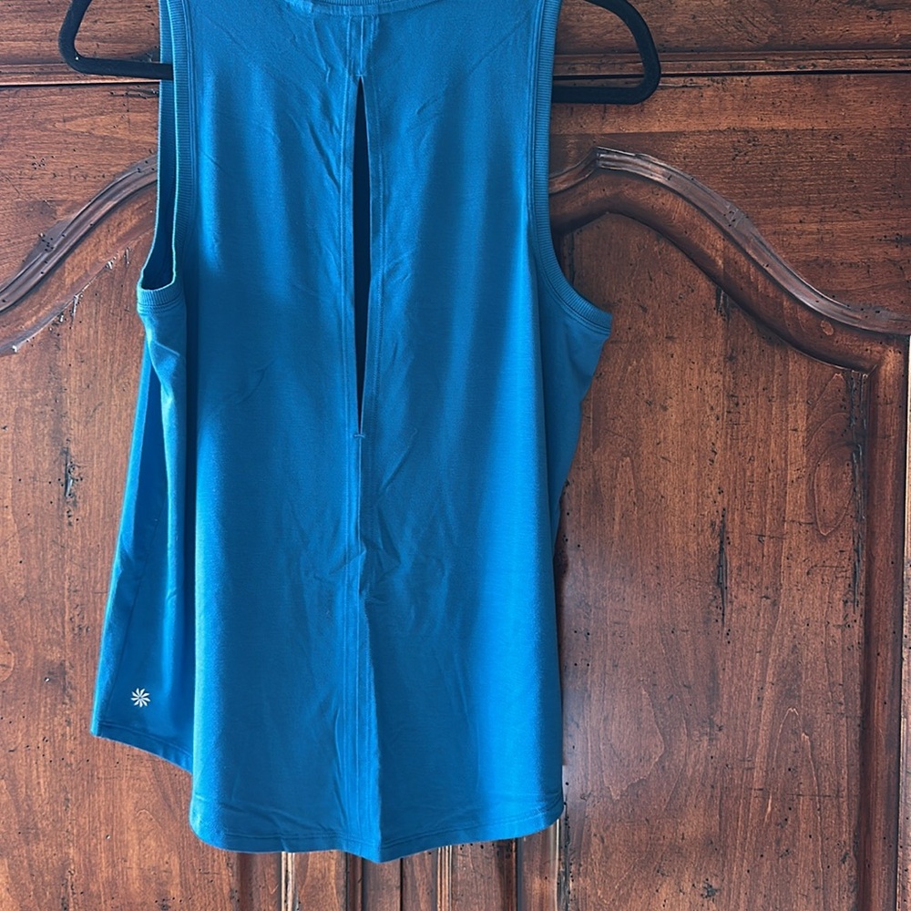 Athleta split back top - Picture 2 of 2